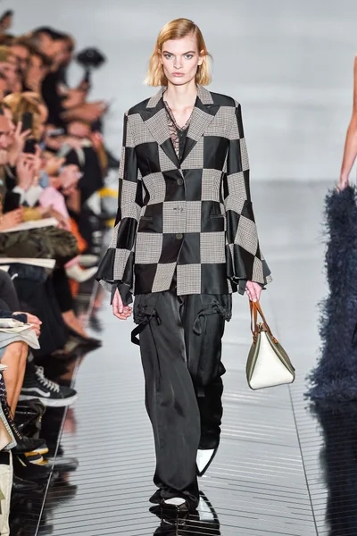 Look 38